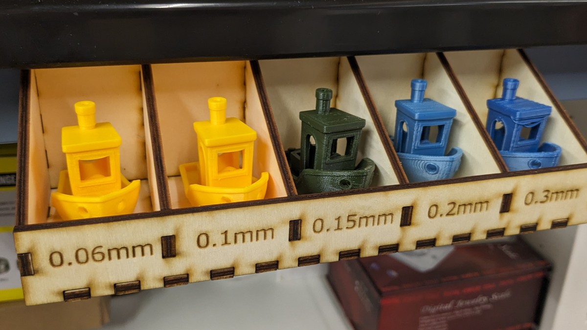 Beispiel-Benchies aus dem 3D-Drucker: Wie sieht dieser Benchmark-Druck mit der jeweiligen Schichtdicke aus?