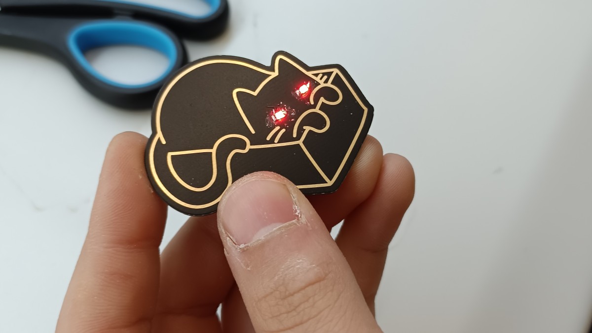 At the first Jugend hackt Lab, flashing and glowing pendants were soldered to get an introduction to working with electronics